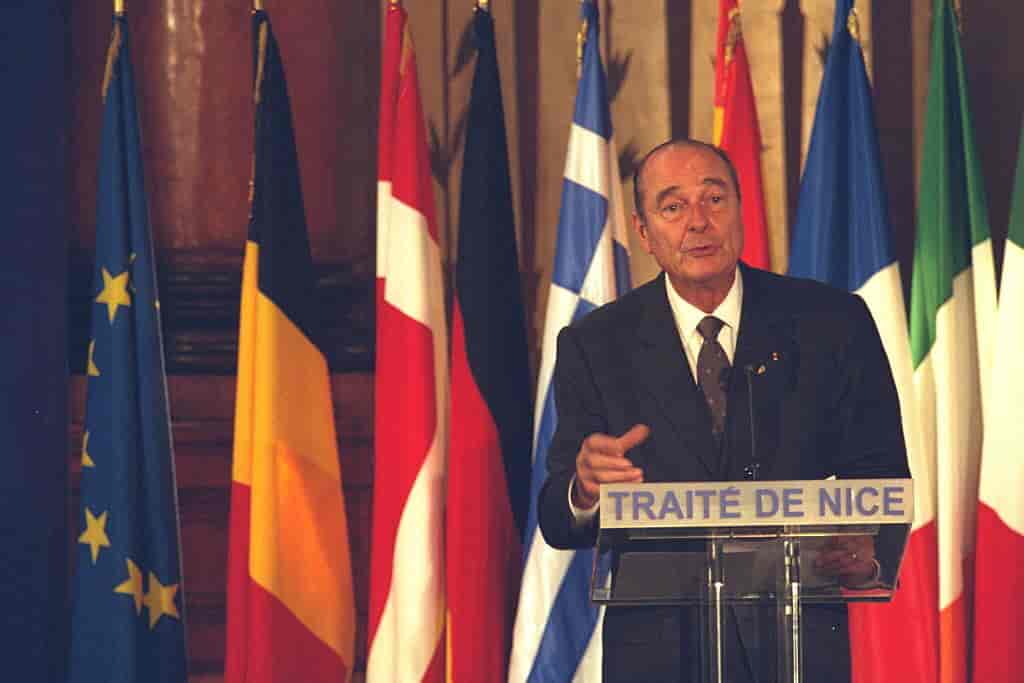 Jacques Chirac ved signeringen av Nice-traktaten