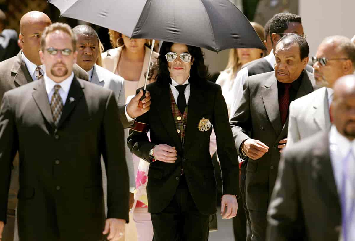 Michael Jackson etter et rettsmøte i 2005