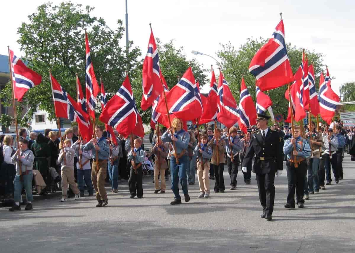 Flaggborg med speidere i Sandnes