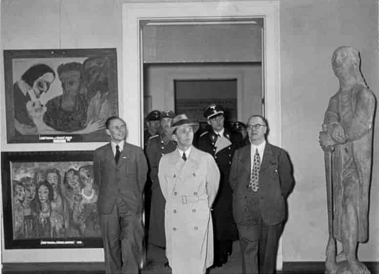 Joseph Goebbels under vandreutstillingen «Entartete Kunst»