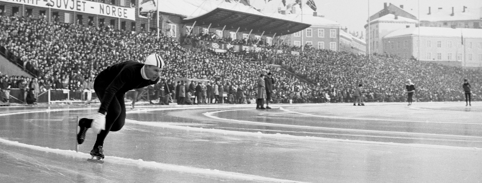 Knut Johannesen på eit fullsett Bislett under landskamp mot Sovjet i 1963. Kuppern sett ny verdsrekord på 5000 m med tida 7.37,8 
