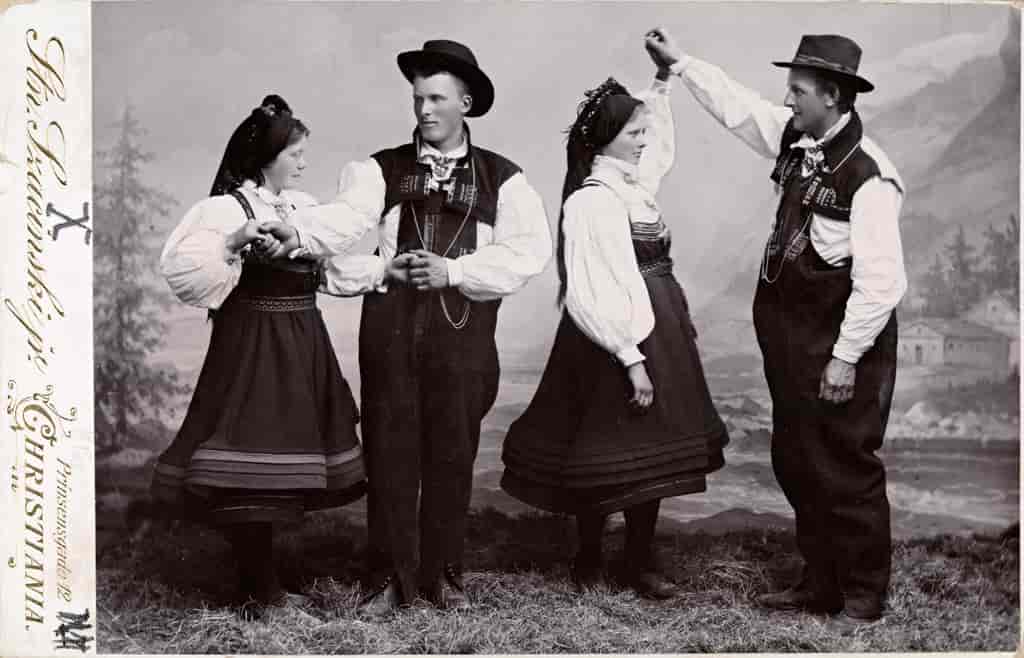 Dansere i Setesdal 1905