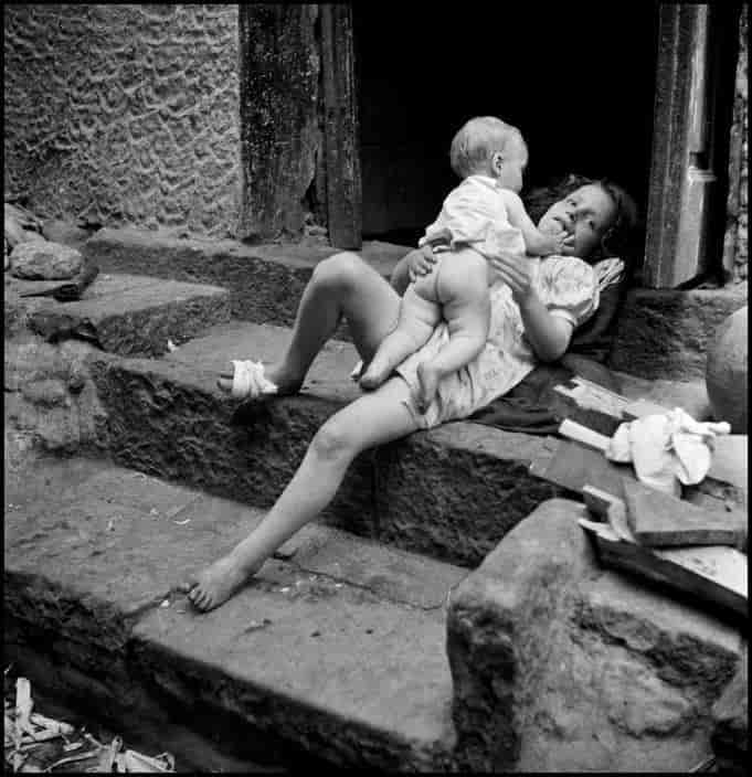 Giocare a fare la mamma, 1948