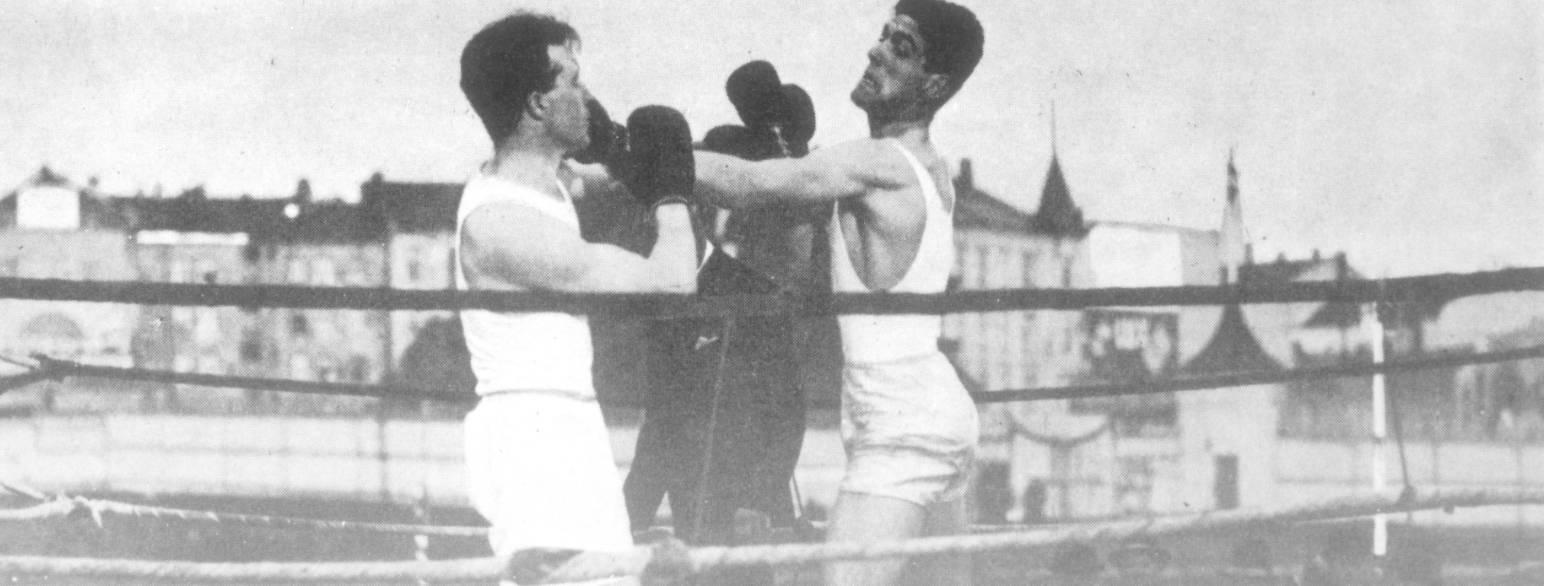 Otto von Porat (t.h.) i bokseringen under OL i Paris i 1924 der han vant gull