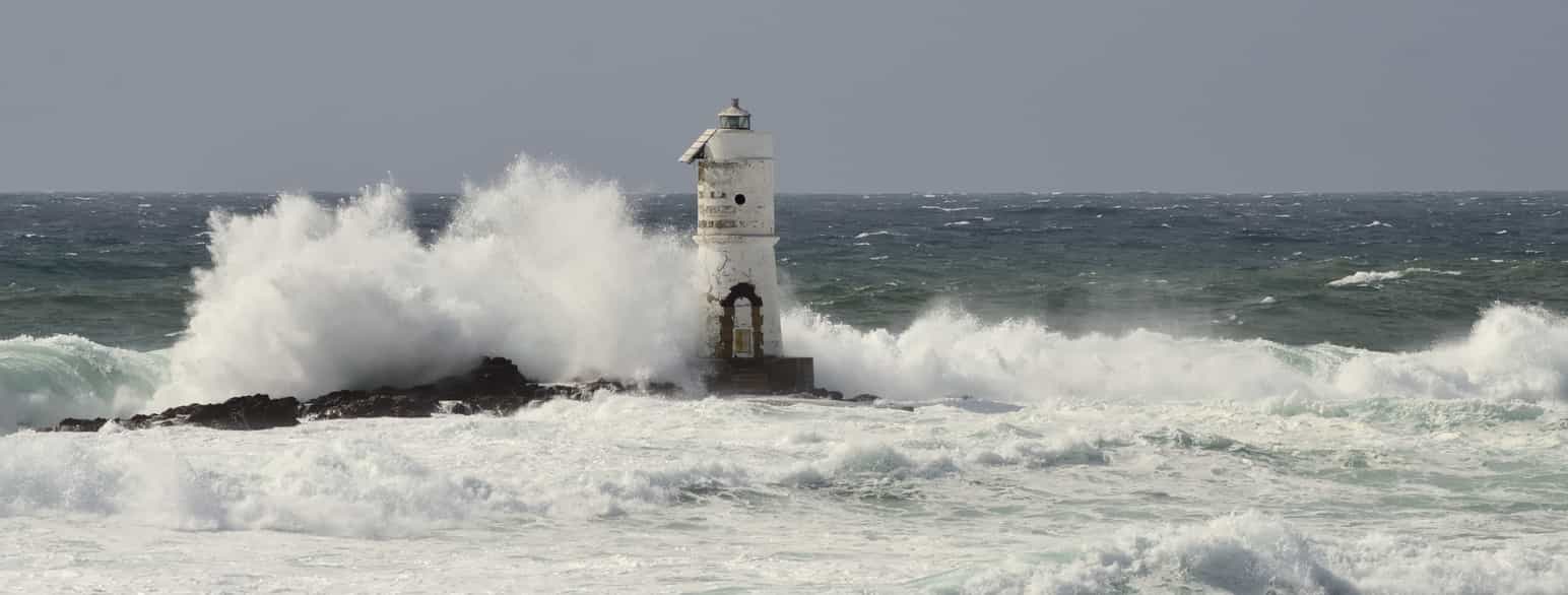 Kraftig vind gir store bølger.