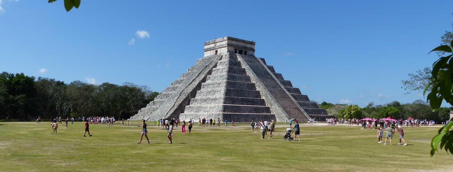Pyramiden i Chichén Itzá bygget av Mayafolket er et populært sted for turister i Mexico
