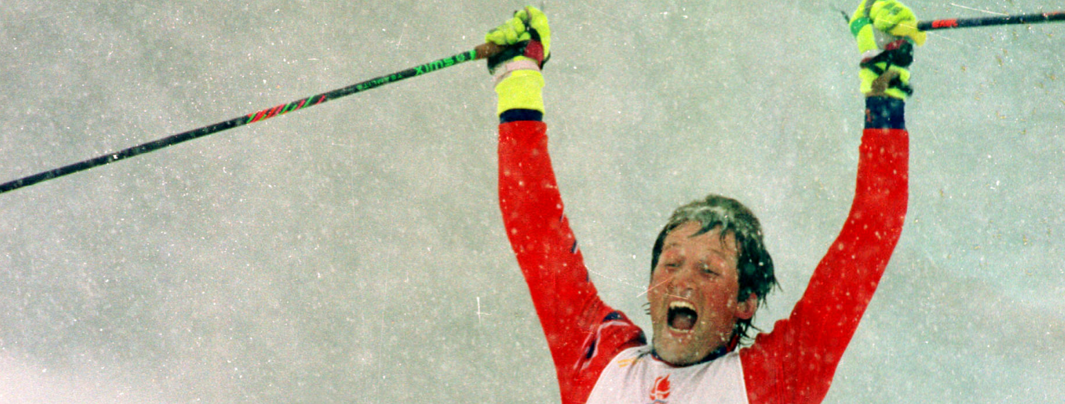 Vegard Ulvang går i mål til gull på 10 km under OL i Albertville i 1992, én av tre gullmedaljer i mesterskapet.