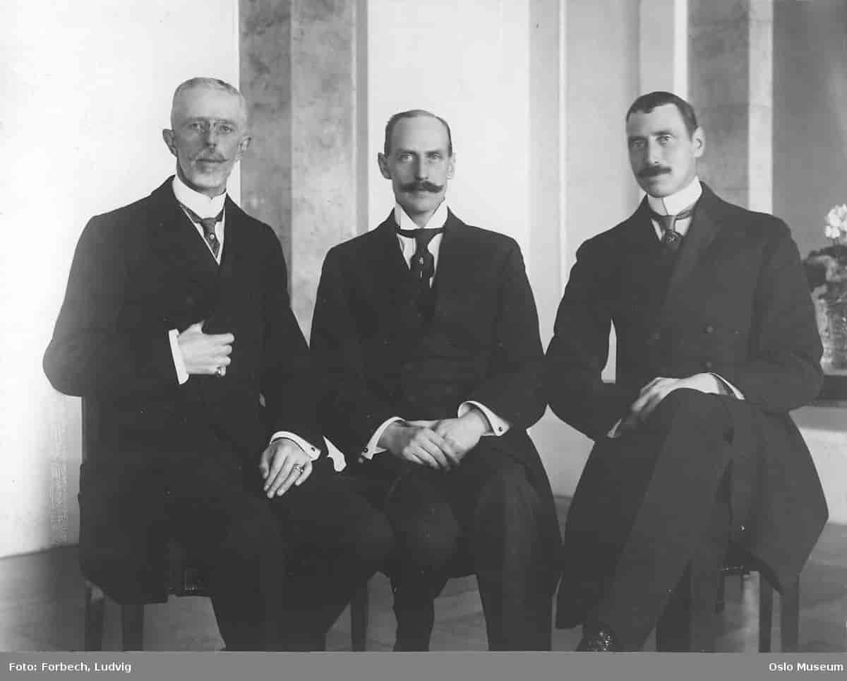 Gustav V av Sverige, Haakon VII av Noreg og Christian X av Danmark på trekongemøte i Oslo i 1917.