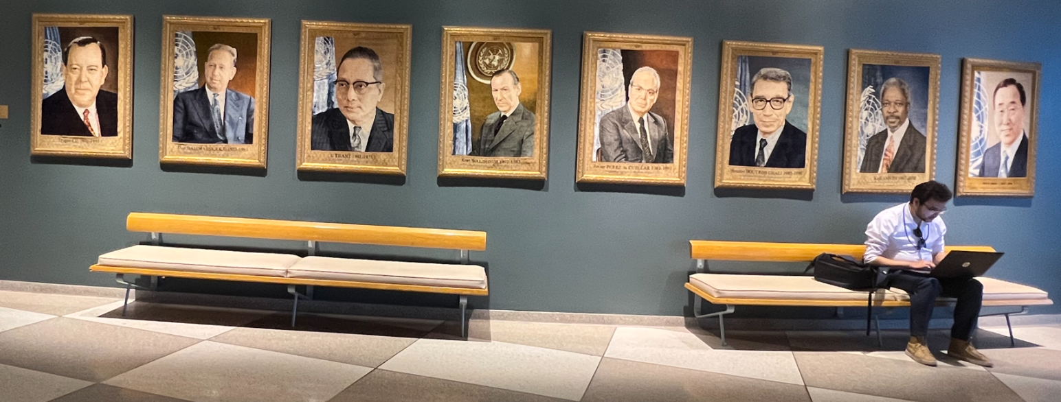 Portretter av FNs tidligere generalsekretærer i FN-bygningen i New York.