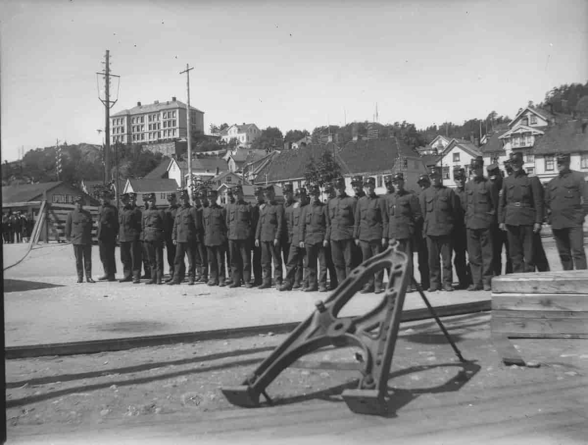 Soldater på brygga i Kragerø under Storstreiken 1921