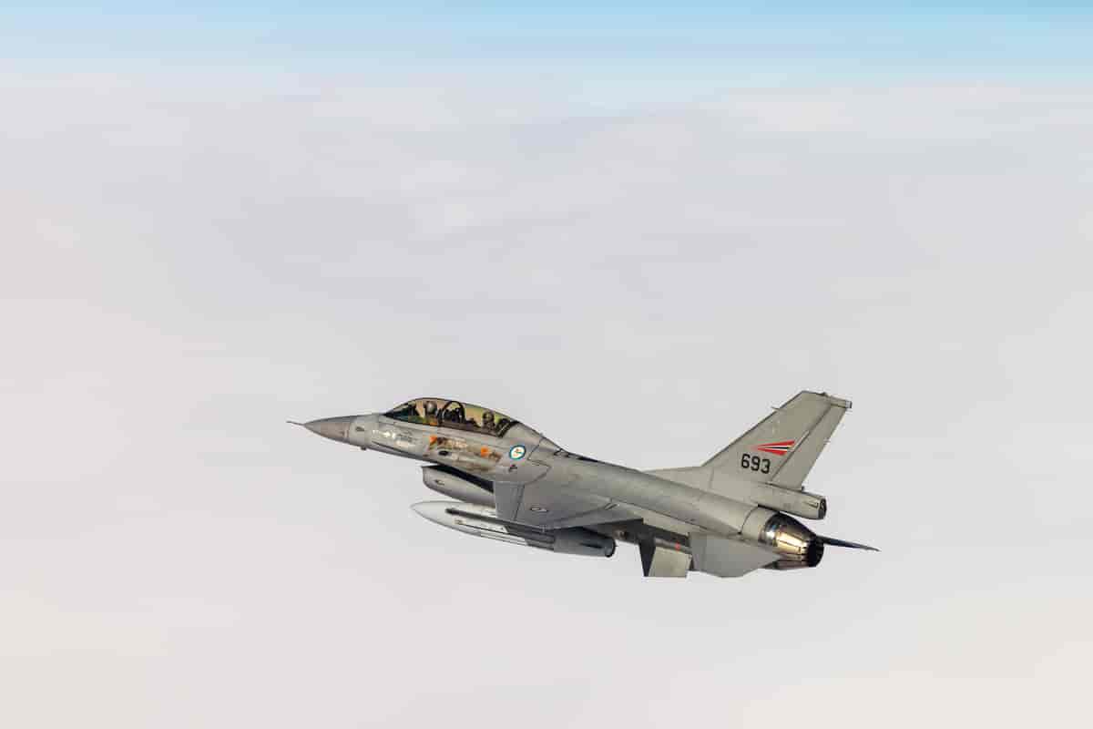 To-seters F-16
