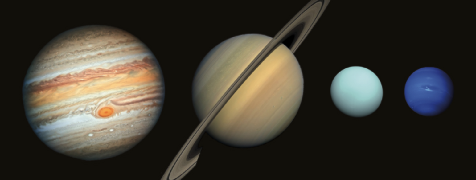De fire gassplanetene i solsystemet vist i riktig størrelse i forhold til hverandre. Fra venstre: Jupiter, Saturn, Uranus og Neptun.