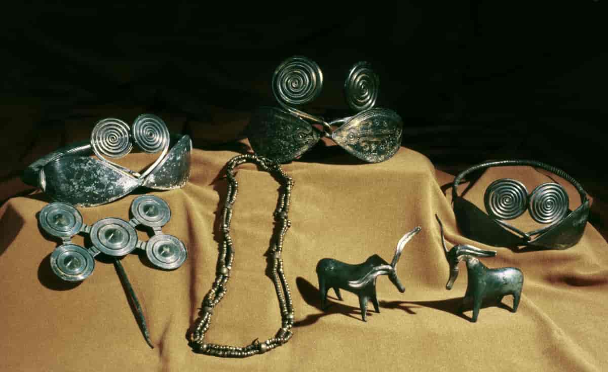 Foto av smykker fra bronsealderen