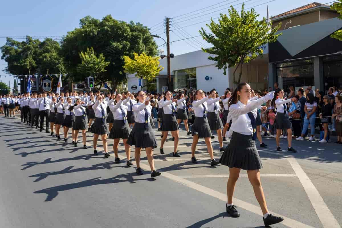 Elever marsjerer i Limassol (2022)
