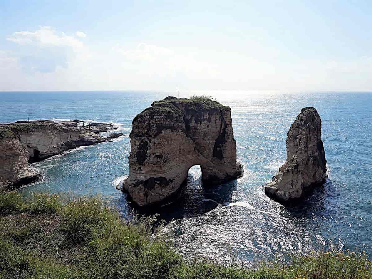 Dueklippene Ved Beiruts kystlinje