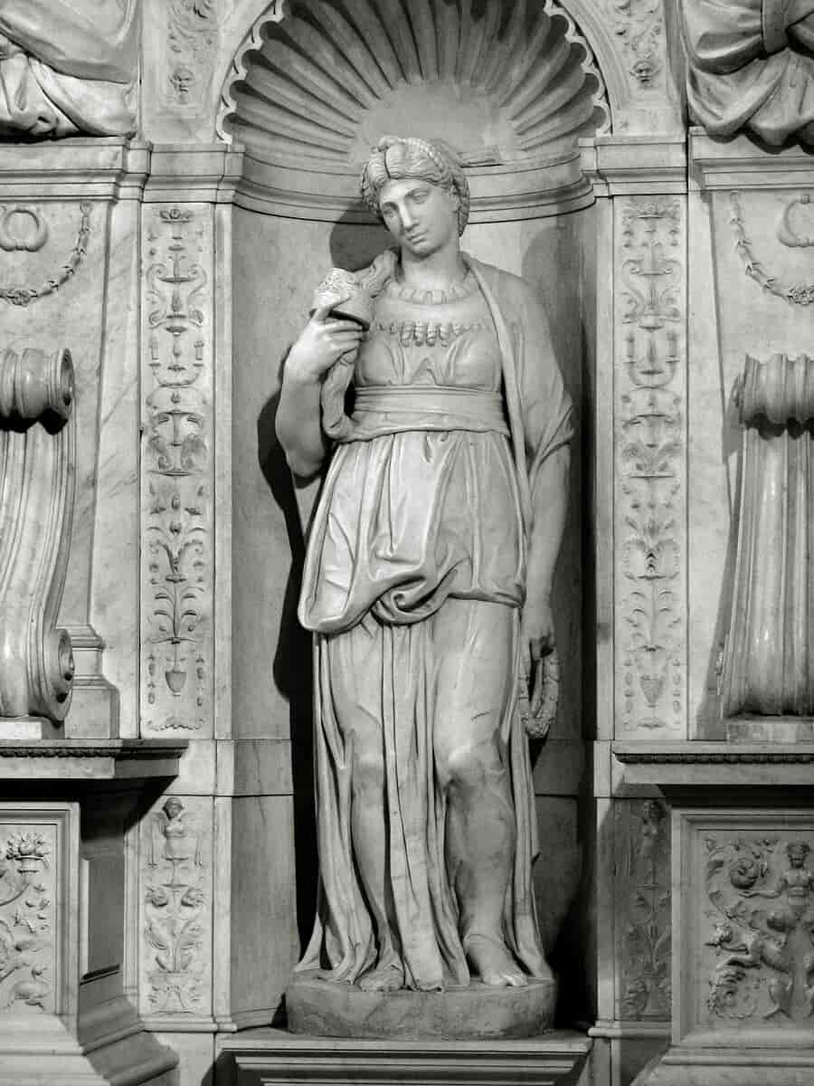 Ved Julius 2.s grav i San Pietro in Vicoli.