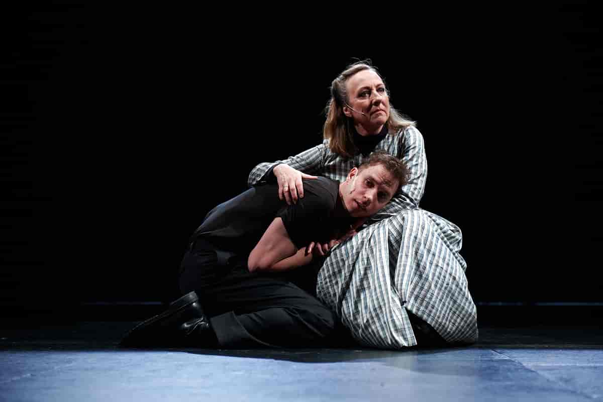 Foto av skuespillet Hamlet, Nationaltheatret i 2021.