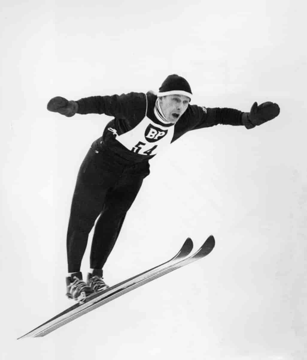 Skihopper Toralf Engan i sitt berømte svev i Kjällviksbacken i Falun i 1963.