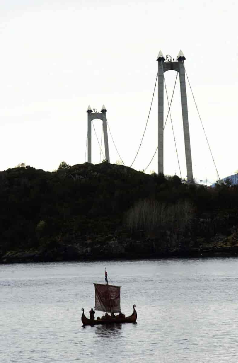 Bømlabrua fotografert i 2001.