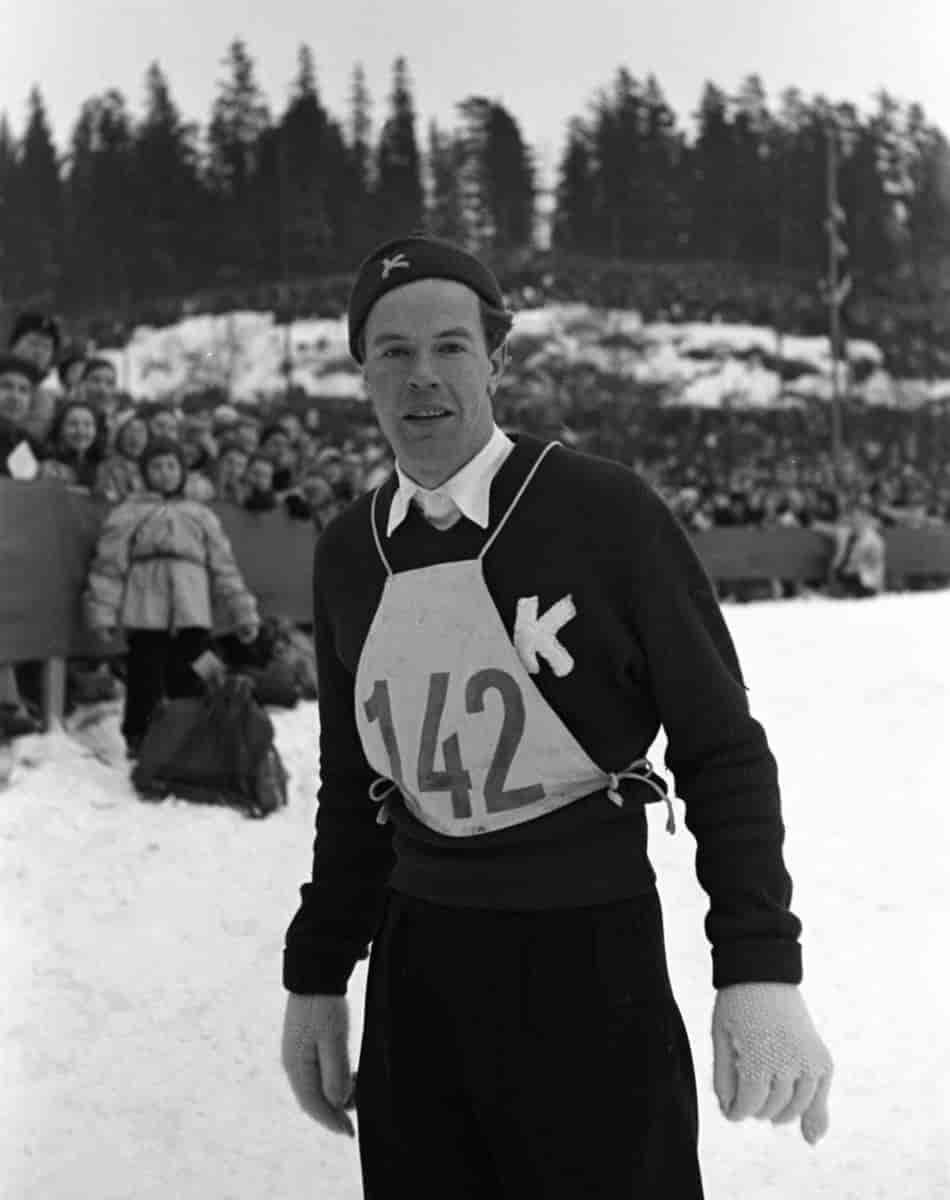 Det første Holmenkollrennet etter krigen, "Fredsrennet" 3. mars 1946, ble sett av 100 000 tilskuere. Asbjørn Ruud vant med hopp på 64,5 og 67.5 meter.