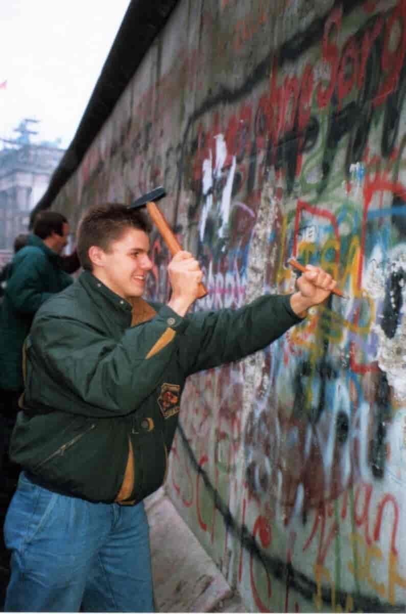 Riving av Berlinmuren