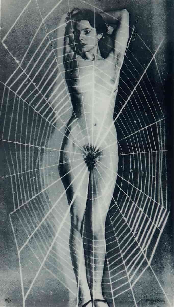 Kvinne og spindelvev