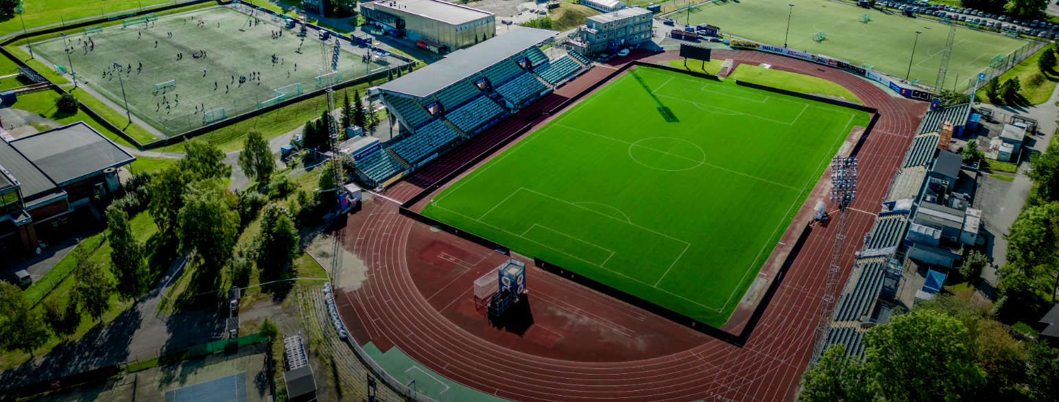 Oversiktsbilde av Stabæks hjemmebane Nadderud stadion fotografert fra luften i 2023. 