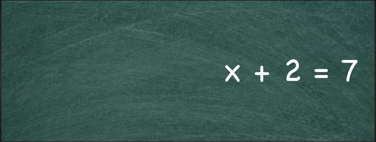 En tavle med likningen x + 2 = 7