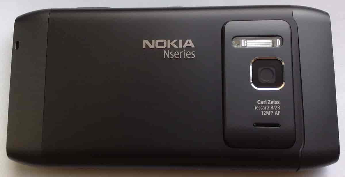 Nokia N8 mobiltelefon med Tessarobjektiv