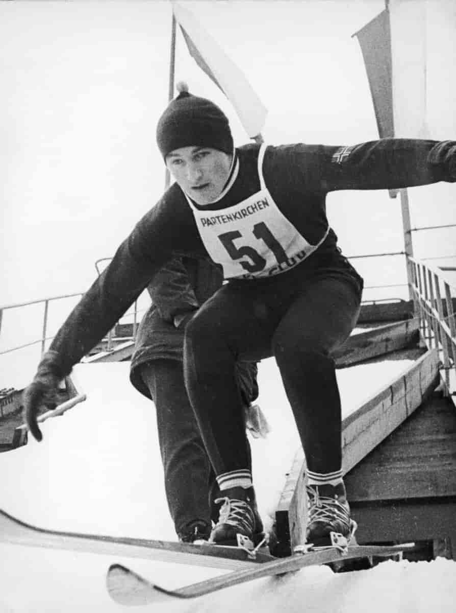 Bjørn Wirkola setter utfor ovarennet under nyttårsrennet i 1967.