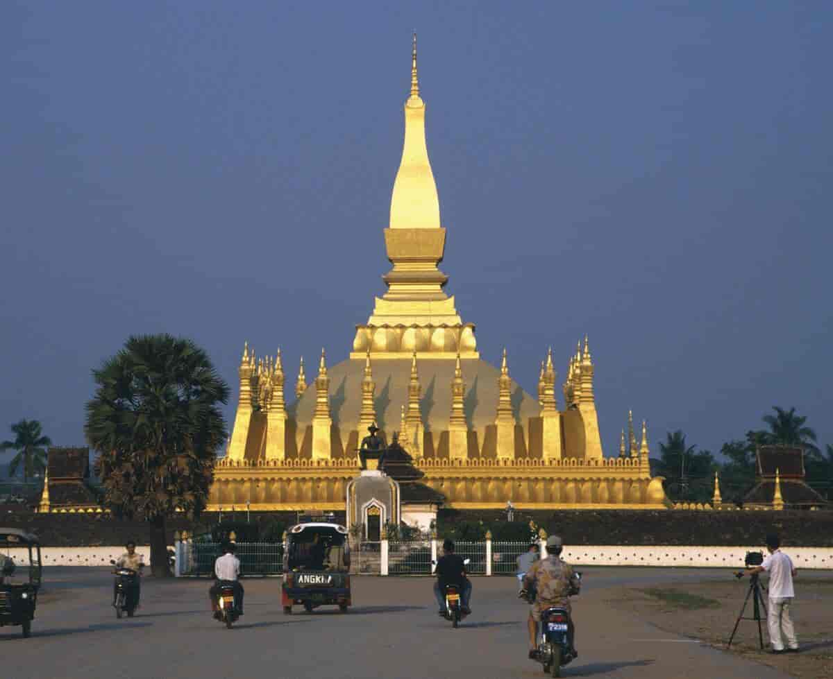 stort gullfarget tempel
