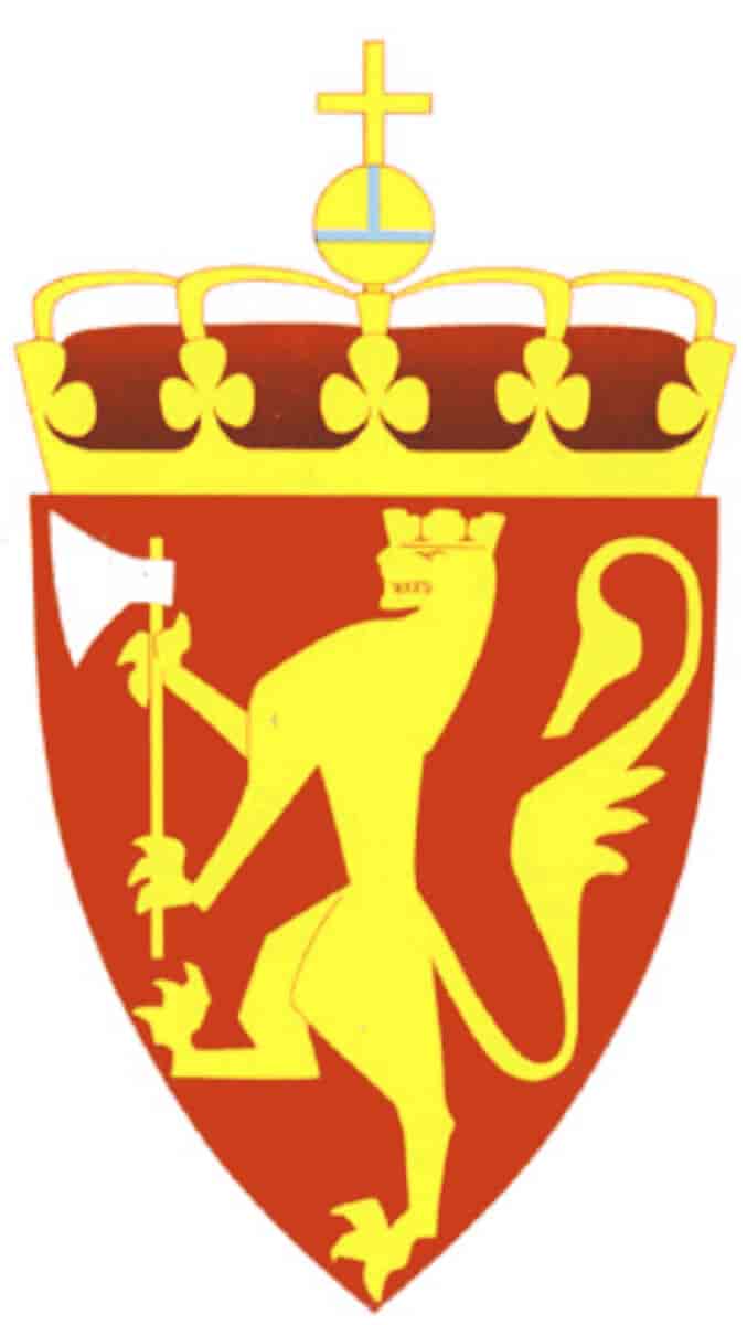 Riksvåpenet er rødt med en gullfarget løve, krone på toppen