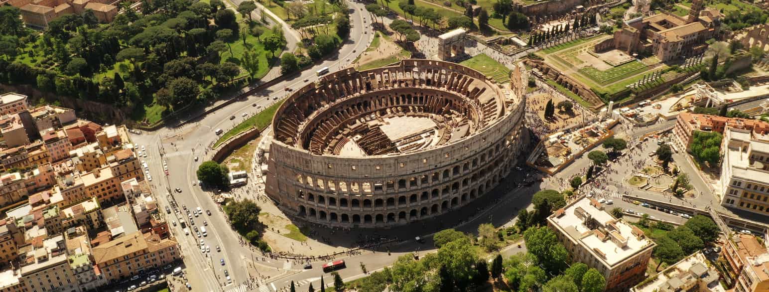 Flyfoto av Colosseum amfiteater i Roma.