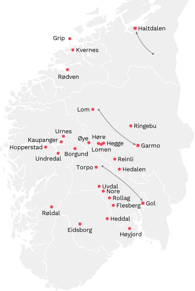 Kartet viser Noreg frå Sør-Noreg til og med Trøndelag. Det er markert kor det står stavkyrkjer. 