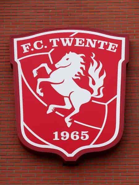 Twente sin logo på klubbens stadion