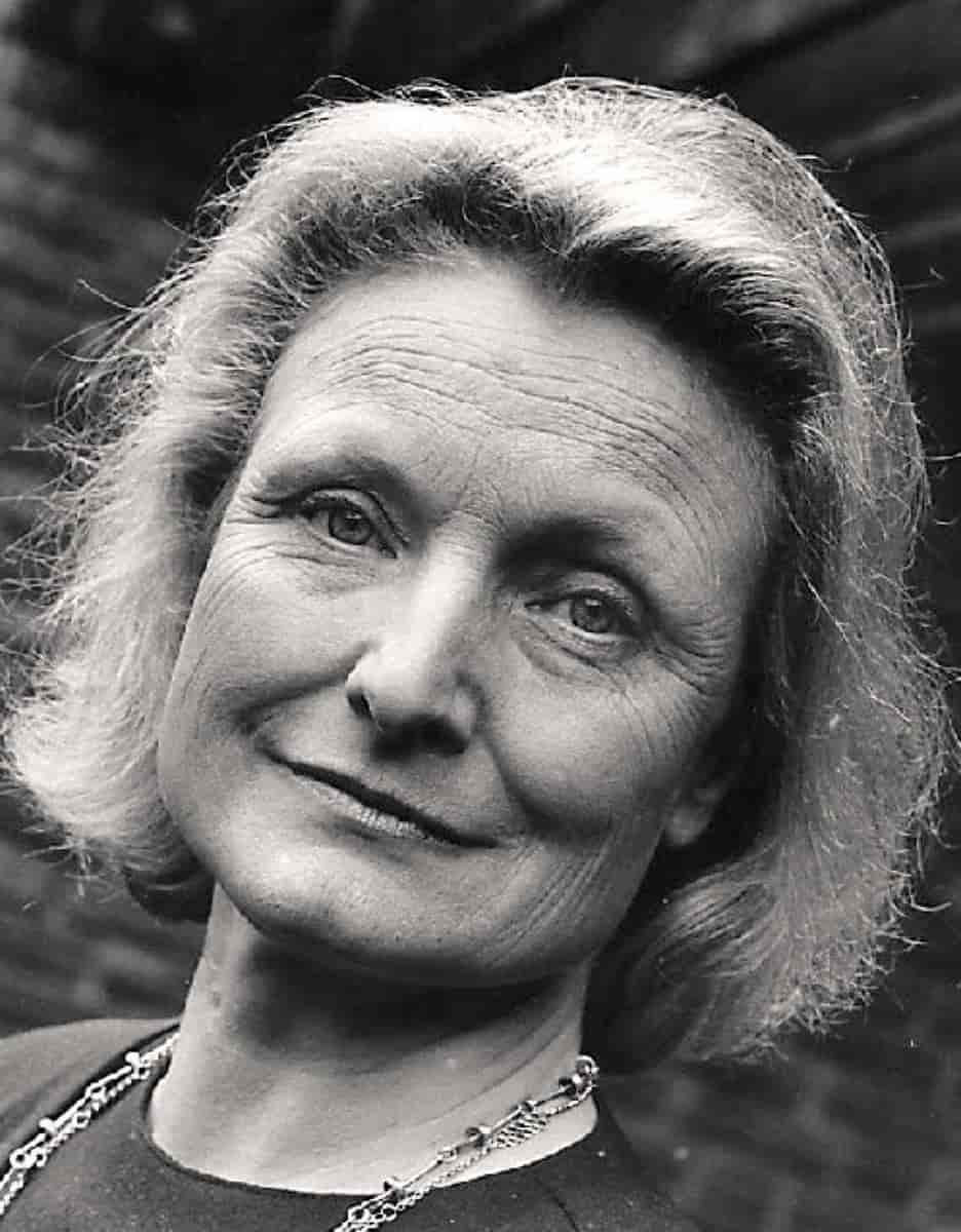 Helga Hernes i 1989.