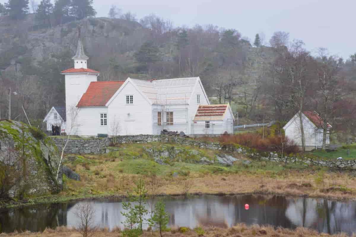 Spind kirke fra 1776 under restaurering.