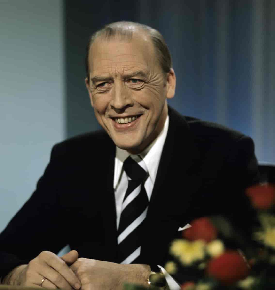 Statsminister Odvar Nordli før nyttårstalen i NRK, 1977