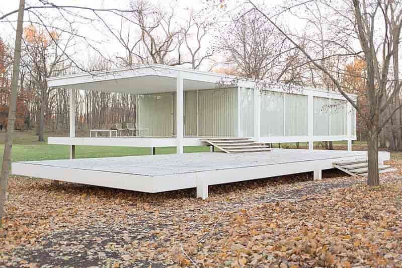 Et godt eksempel på minimalistisk arkitektur:  Farnsworth House i Plano, Illinois i USA. Arkitekt: Mies van der Rohe