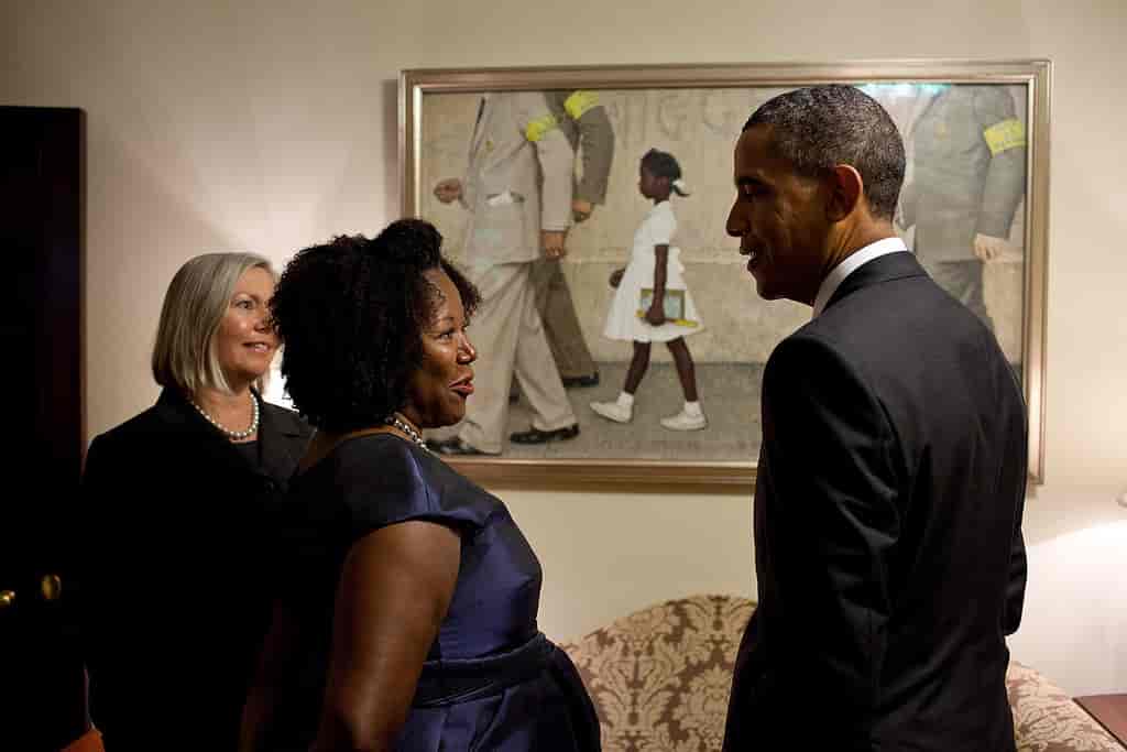 President Obama og Ruby Bridges foran maleri av Norman Rockwell