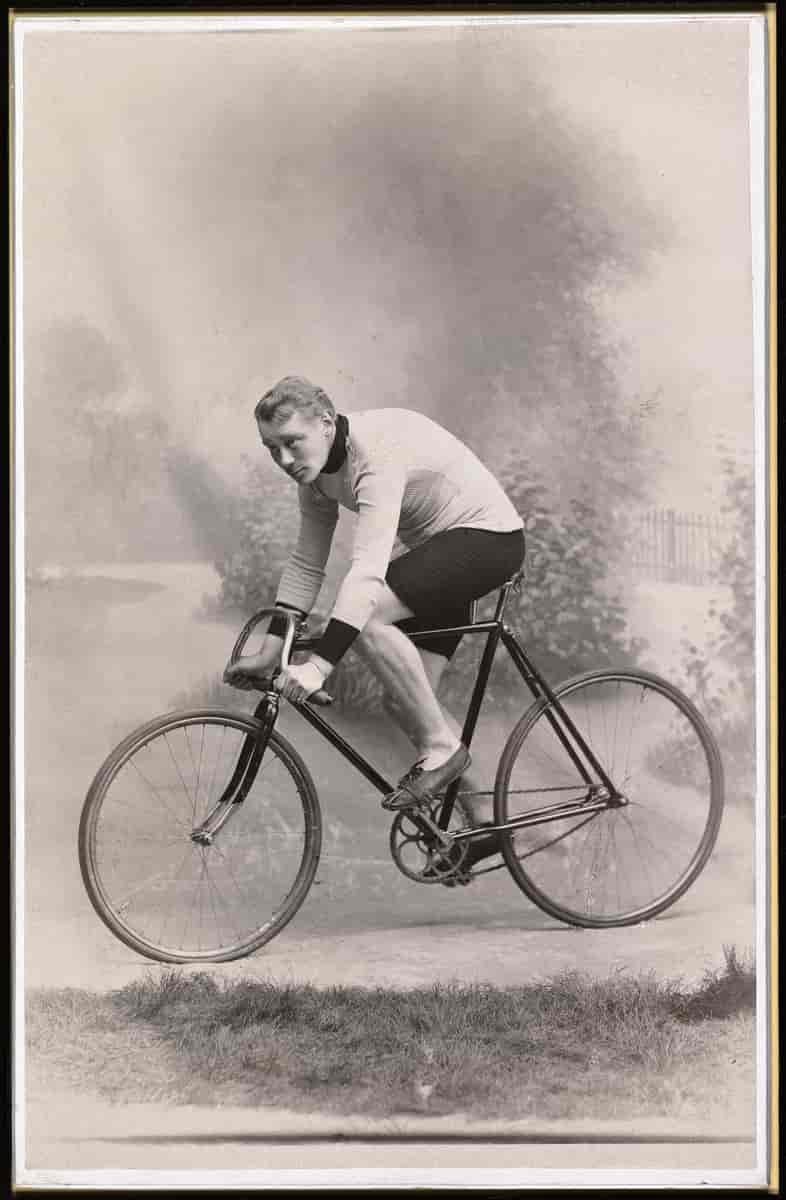 Ukjent mann på sykkel, 1901