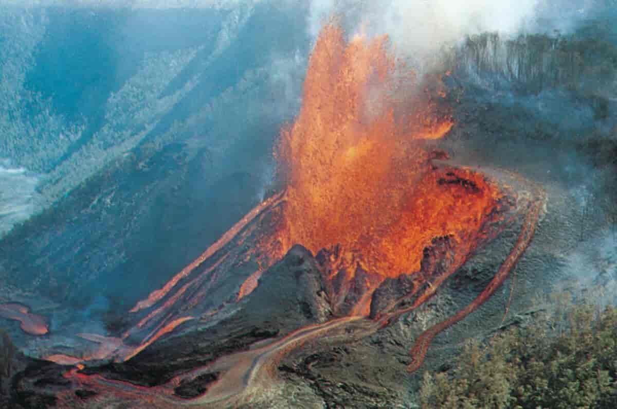 Foto av lava på Hawaii.