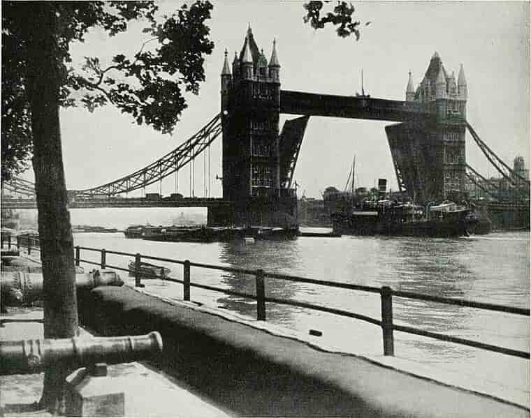 Tower Bridge 1922