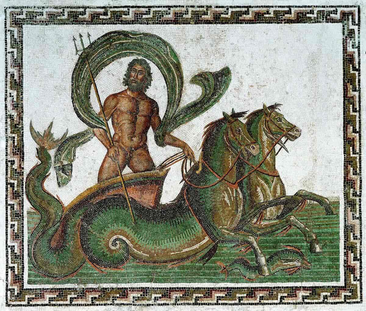Neptun fremstilt med trefork i vogn trukket av søhester. Romersk mosaik från Hadrumetum (Sousse, Tunisia). Midten av 200-tallet evt. Musée archéologique de Sousse.