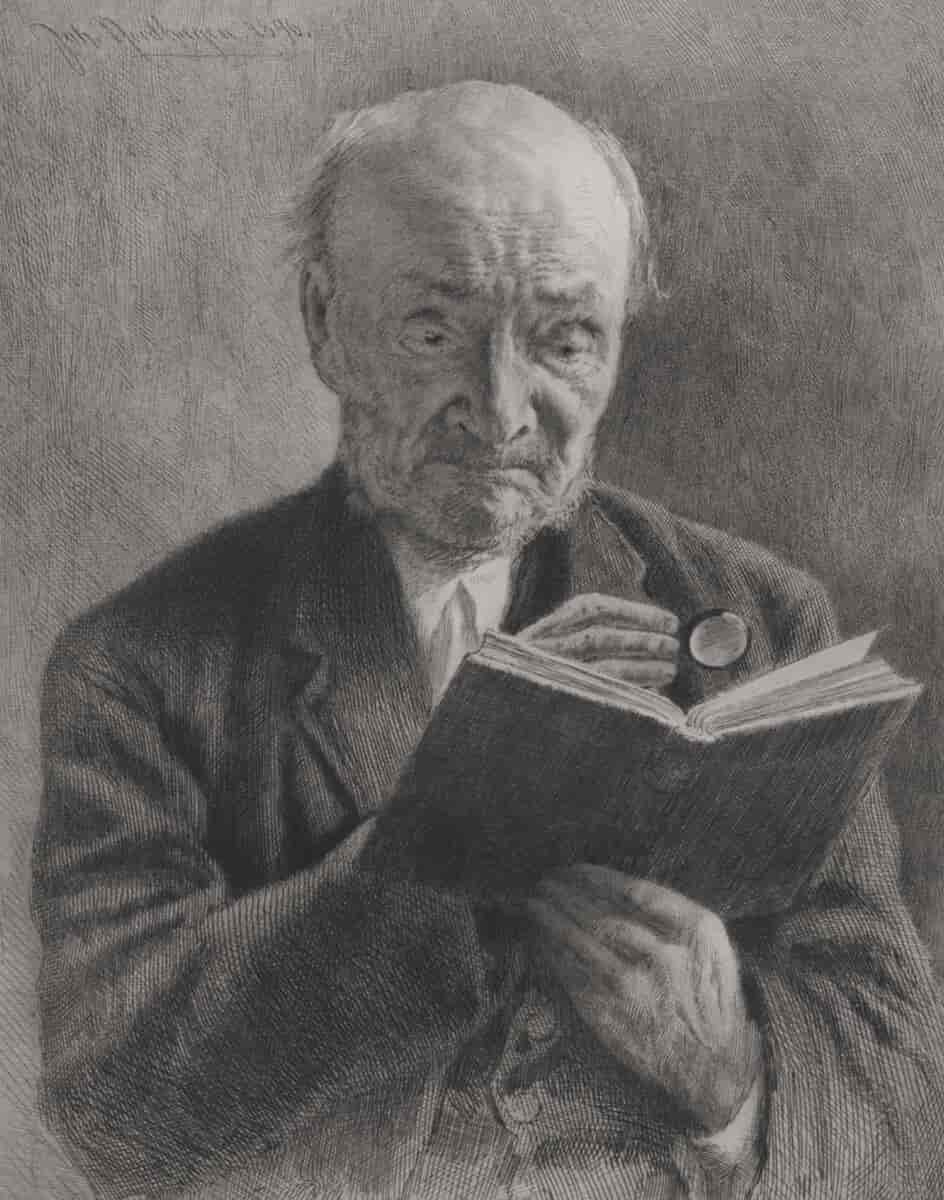 svart/hvit tegning av en eldre mann som sitter og leser i en bok ved å bruke forstørrelsesglass.