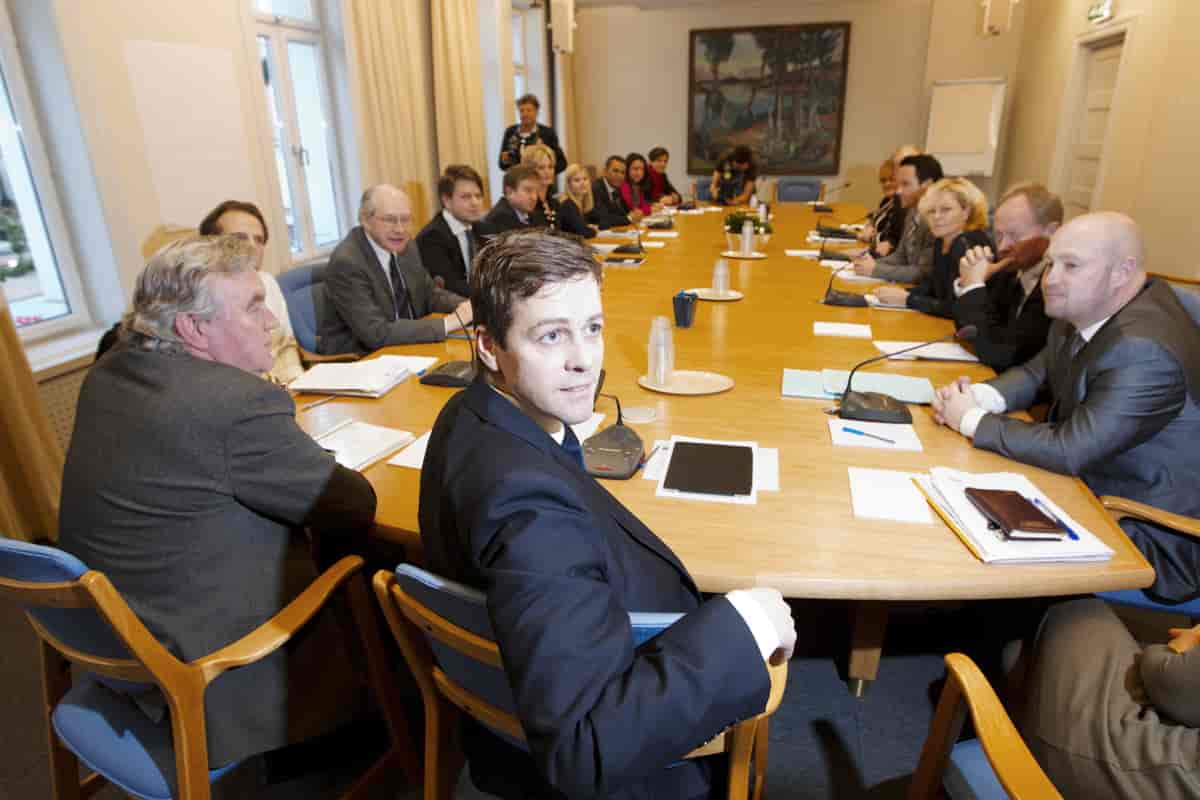 Foto av komitémøte i Stortinget