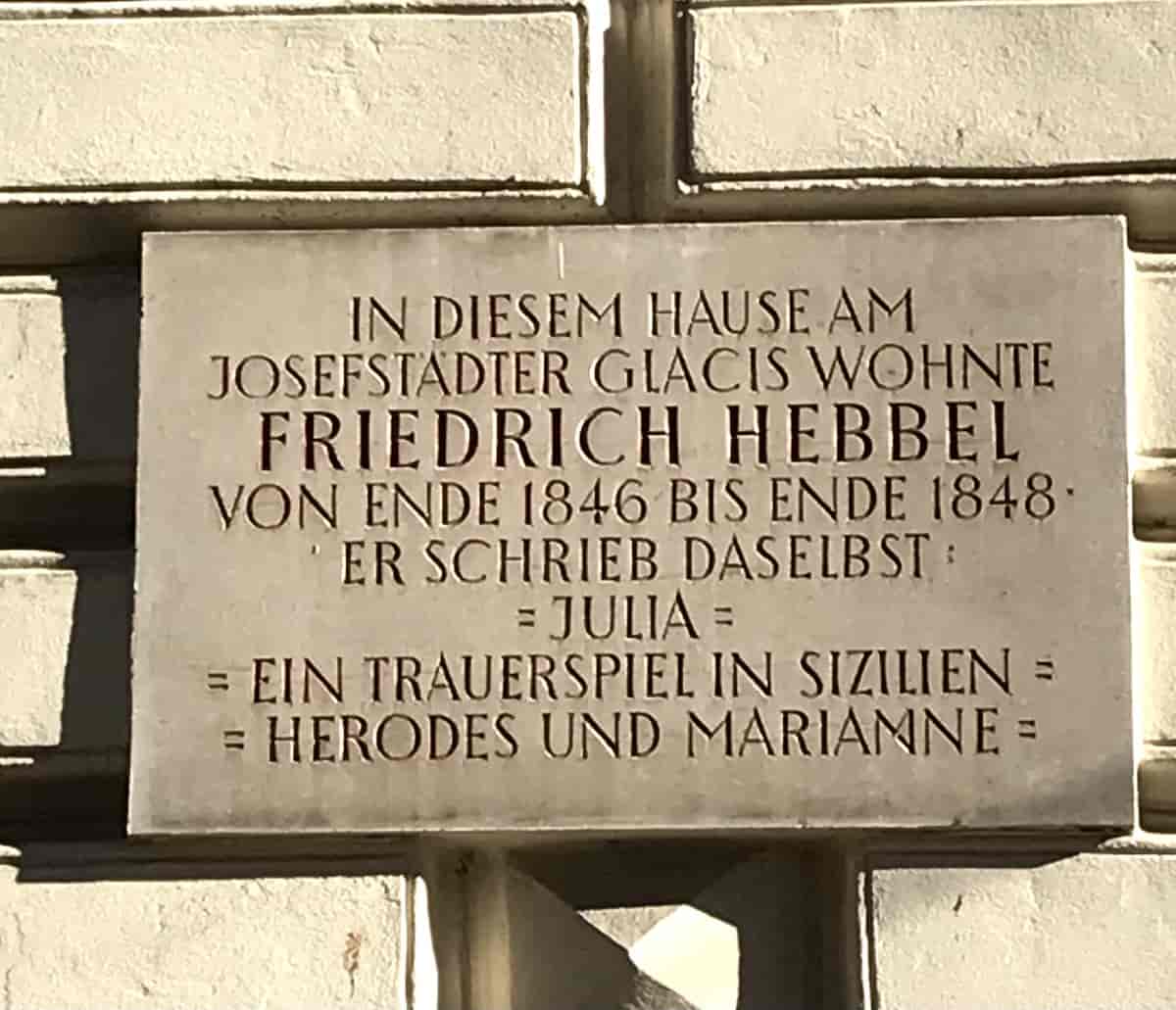 Minnetavle på et av husene hvor Hebbel bodde i Wien: Lenaugasse 2