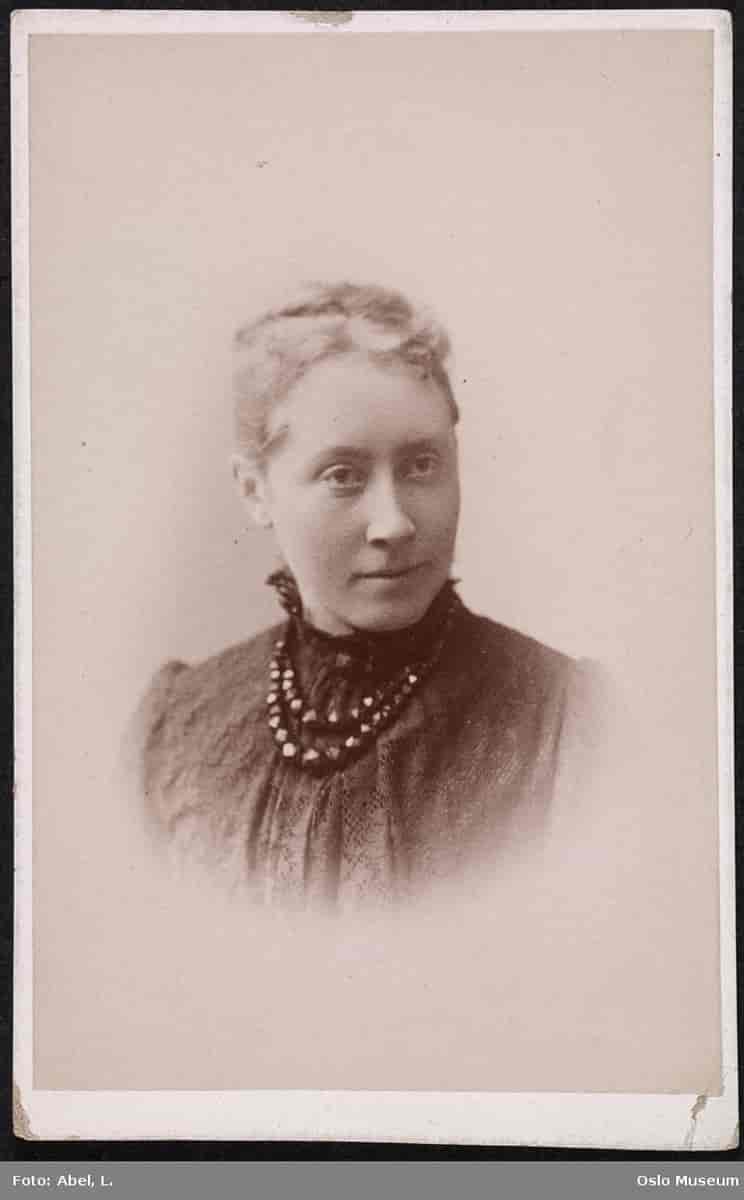 Elise Heyerdahl, fotografert ca. 1890