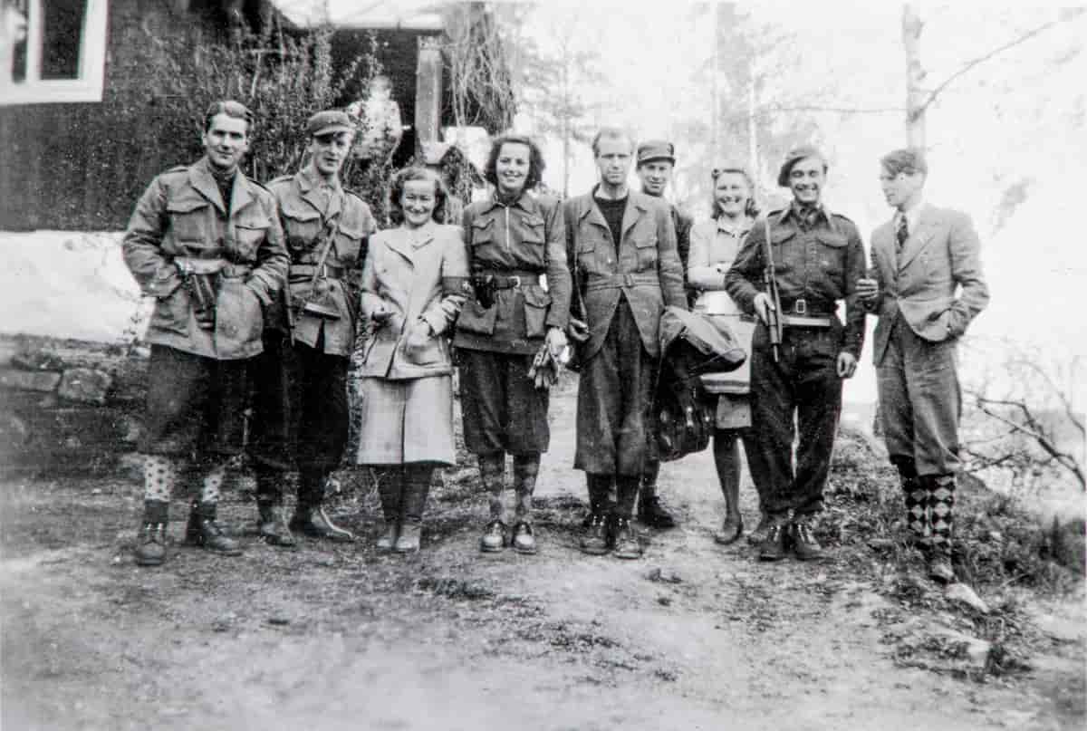 Motstandsfolk fra Hamar, fotografert i fredsdagene 1945