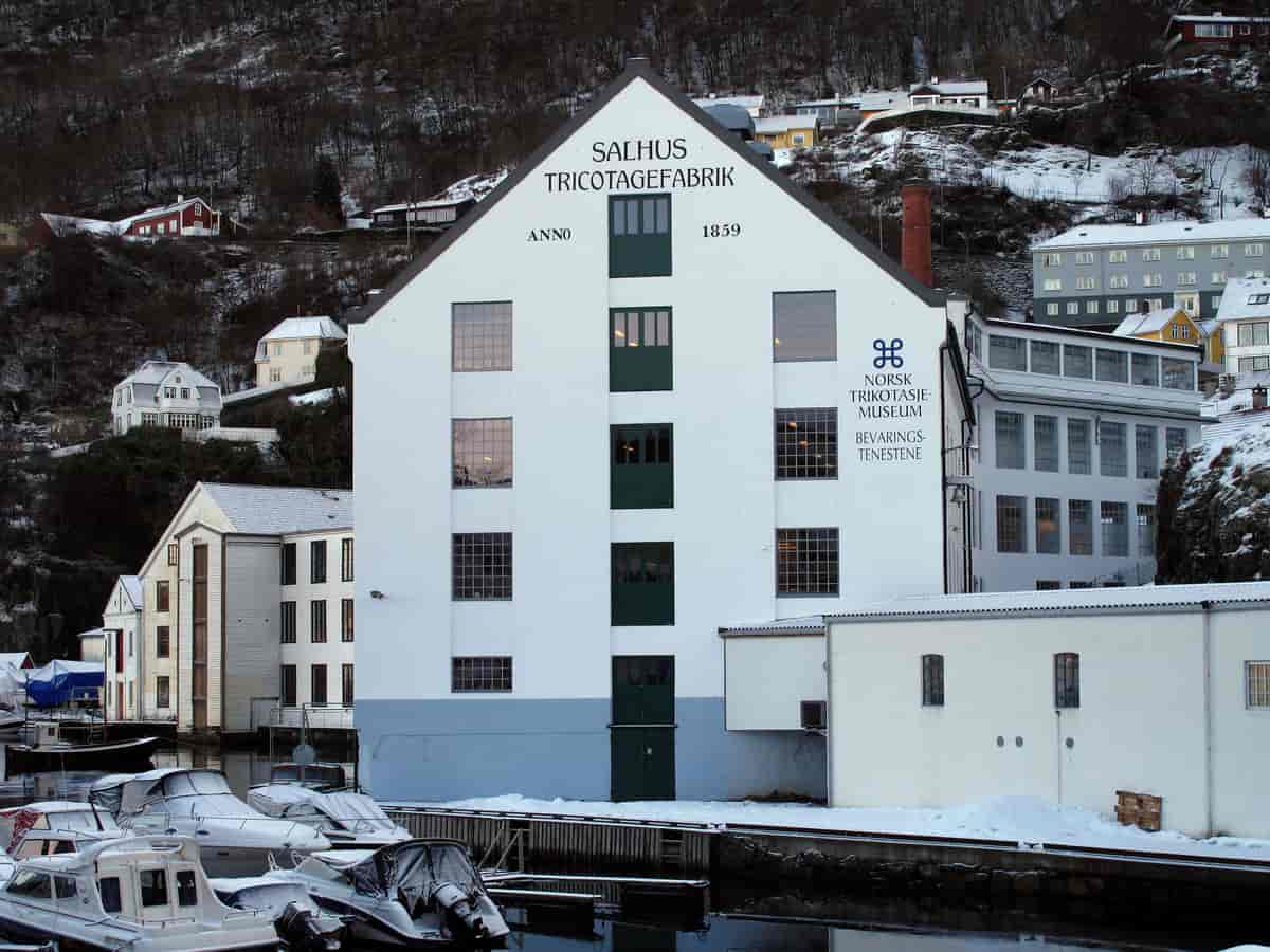 Salhus Trikotasjefabrikk - Tekstilindustrimuseet - Museumssenteret i Hordaland, tidl. Norsk Trikotasjemuseum og Tekstilsenter, 15. mars 2010